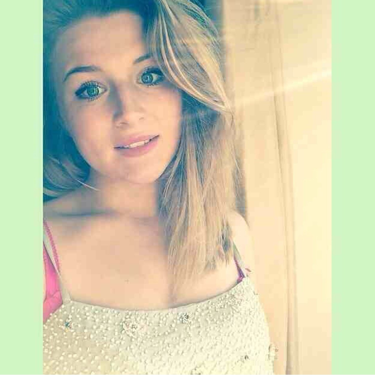 Im 15 and live in cornwall yeahhh follow me