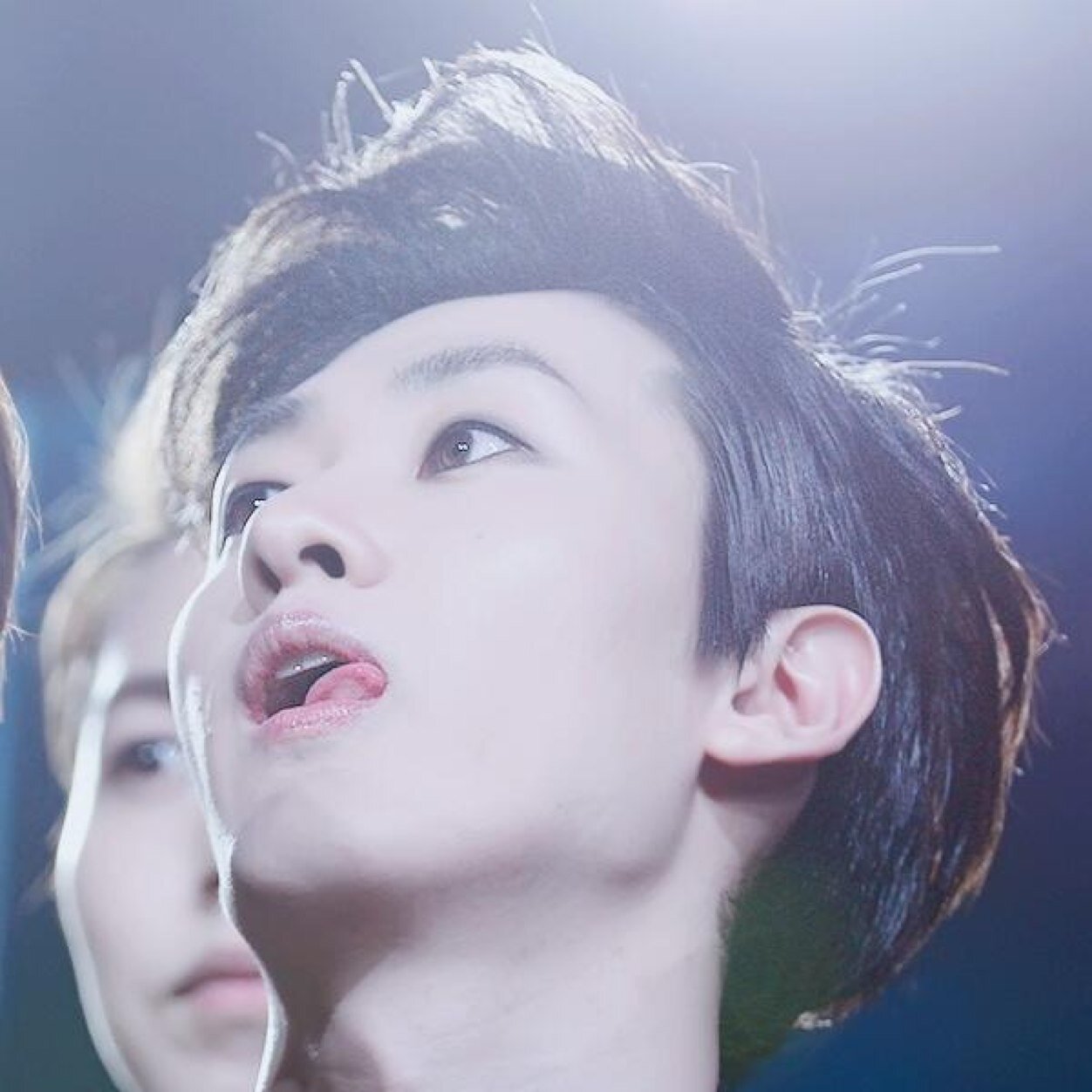 สวัสดีครับ ผมอึนฮยอกหรือฮยอกแจ เมนเต้นสุดหล่อจาก '슈퍼주니어' #BCfam #86LiNE 17/05/13 [real : @Allrisesilver] http://t.co/R3Kbl4Fr0d
