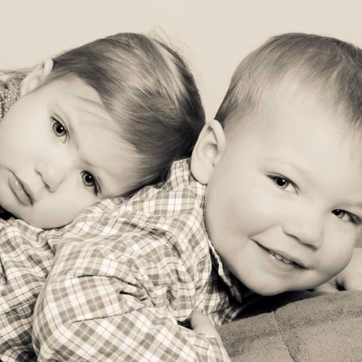 hust_r's profile picture. 