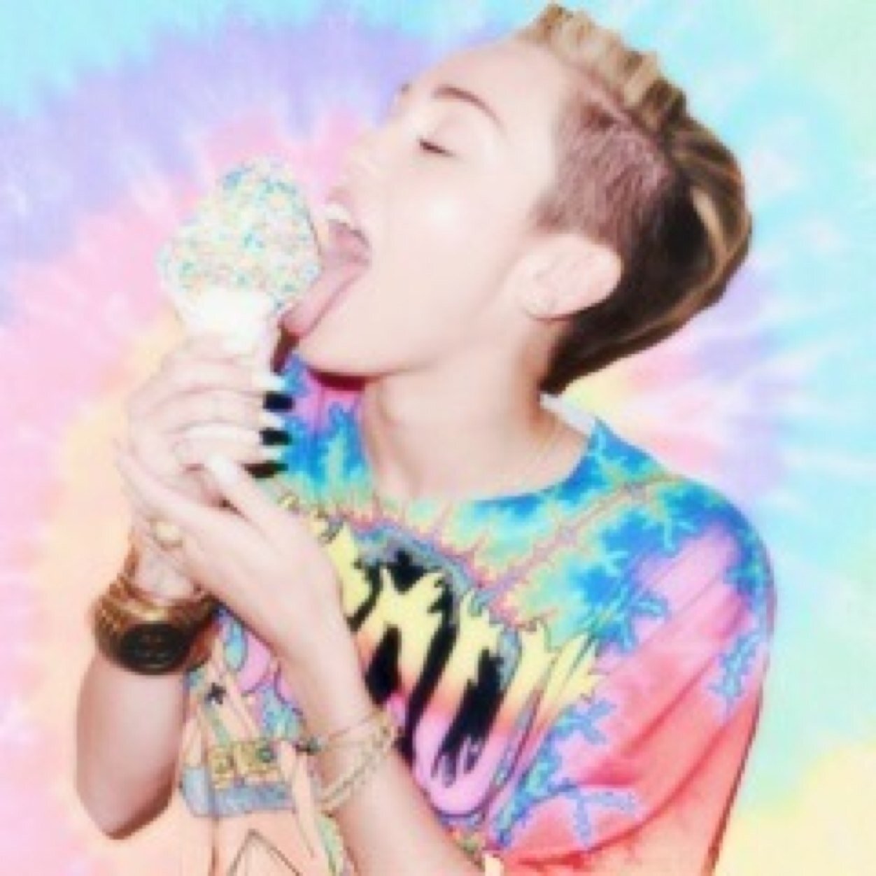 mileyray♡ mainz: @arianaxvodka. @missleximariee.
☾