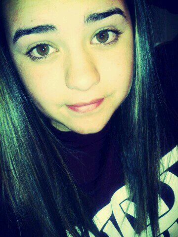 Cooritha's profile picture. Eres como el cigarro.
Te consumo, me consumes,
me haces daño y no te dejo.