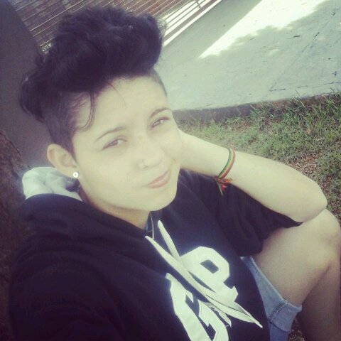 ♡ Lare ♡                     esse não eh o twitter dla