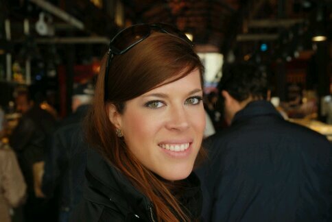 Patrona y Responsable de Comunicación de la @ONGIsabelMartin, enamorada de Internet y sus posibilidades para el marketing social