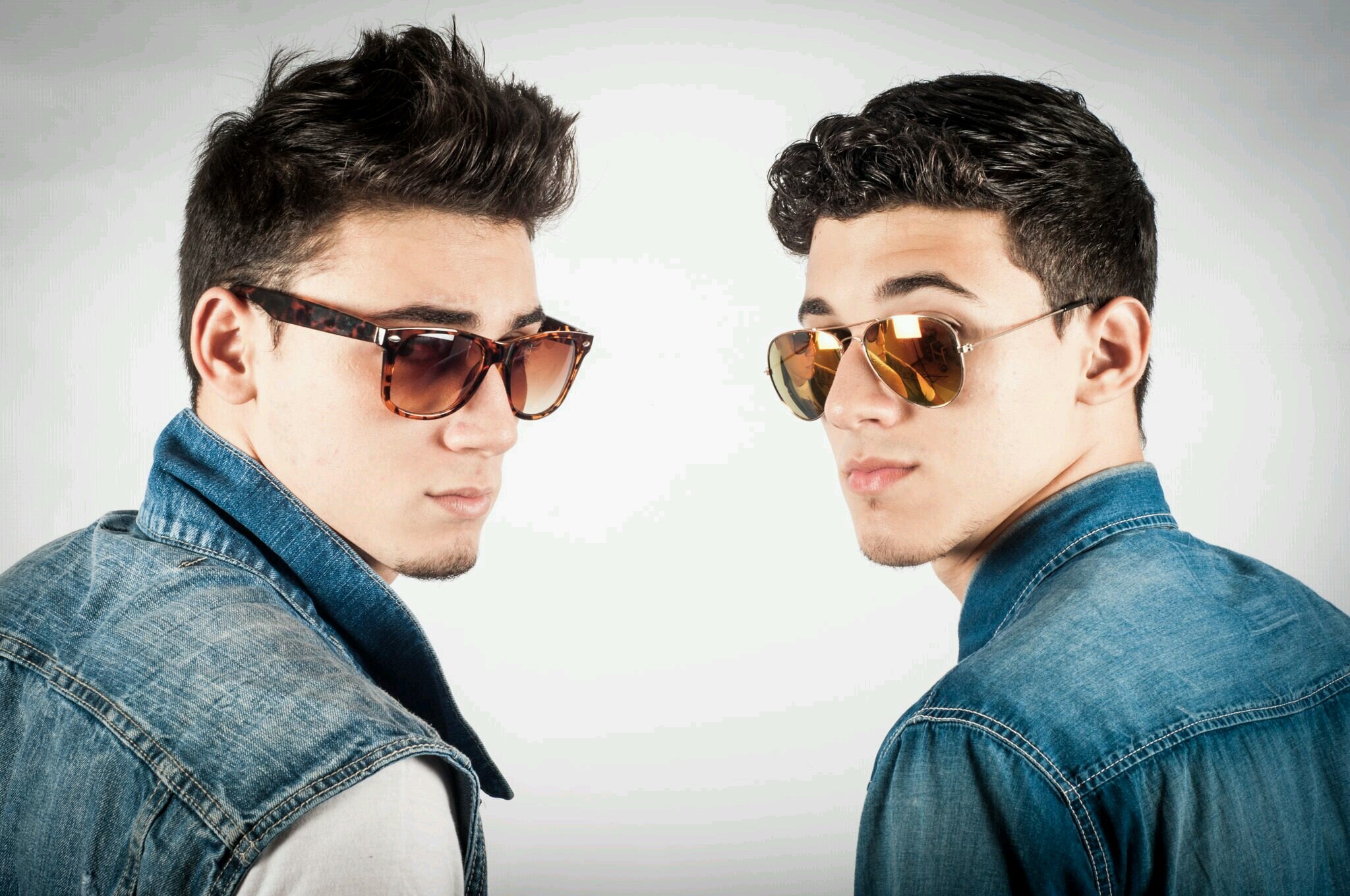 Hermanos Cantantes, Compositores, Músicos. @Saravia_Victor y @CarlosSaravia →Contacto: @_PabloSaravia +(58) 416 203 19 19