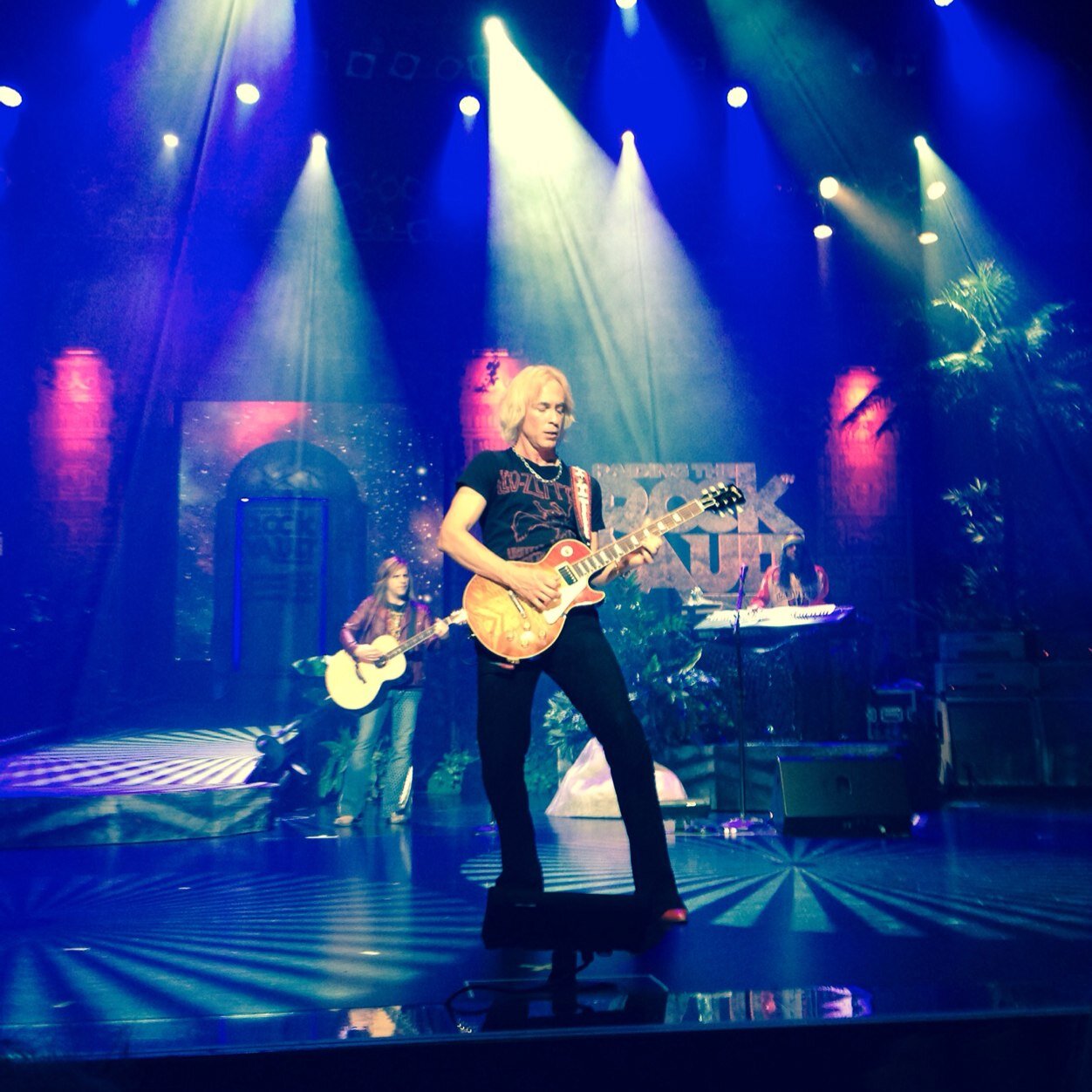 Guitar and bass player, currently w/BRIGADE, @rock_vault 3yrs, Paul Rodgers band 5 yrs, toured w/ Starship w/Mickey Thomas, member Howard Leese brigade.