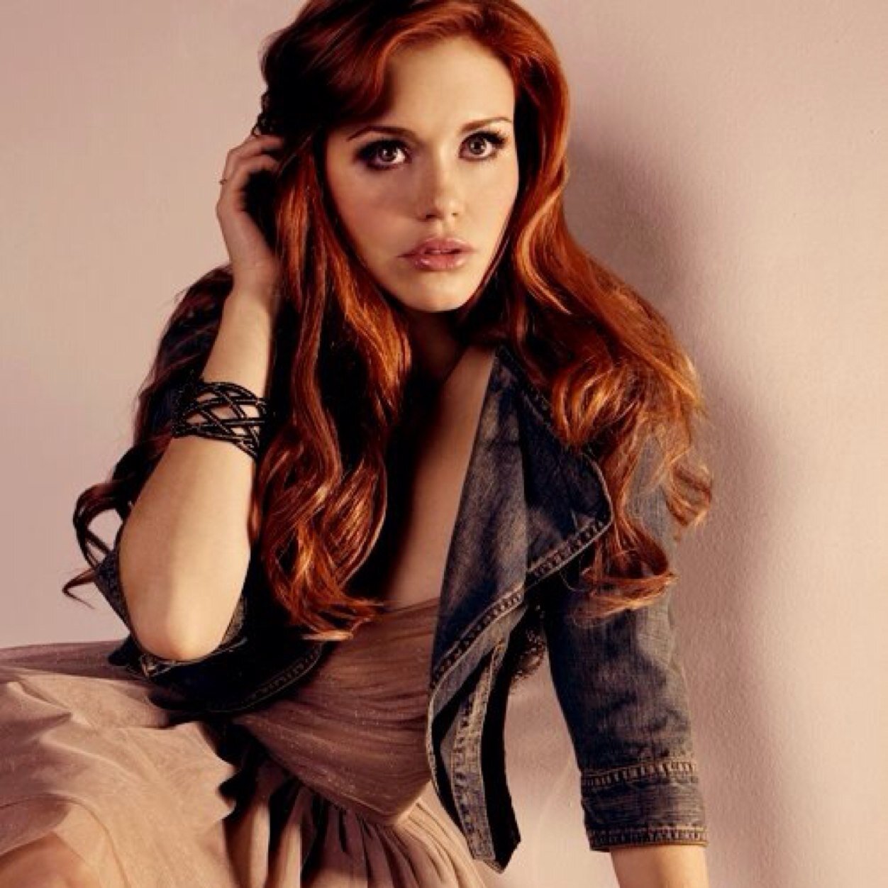 I'm the spawn of a god Hephaestus is my father and Aphrodite is my mother I have the power of beauty and fire dont mess with me (RP/OC/single/MV)