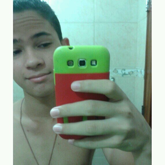 Não ligo pra quem me olhar dos pés a cabeça, por que numca iram fazer minha cabeça e nem chegaram aos meus pés.     instagram segue lá @_pdronunes