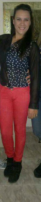 Te quiero de mil modos 
te quiero sobre todo 
me haces bien 
me haces bien