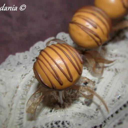 Bloggeuse culinaire passionnée de pâtisserie, vous trouverez du sucré mais aussi du salé sur mon blog, ainsi que quelques articles tourant autour de la cuisine.