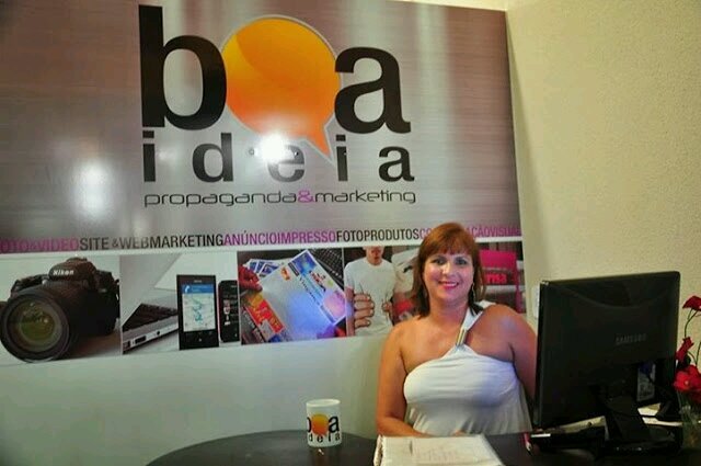 Cantora, Compositora, Profª de Canto. Contatos: (61)81335338 (64) 92815358 (claro). 
Caldas Novas / Páginas: http://t.co/2HRtQuOA9P e http://t.co/dqOwEN3SyK