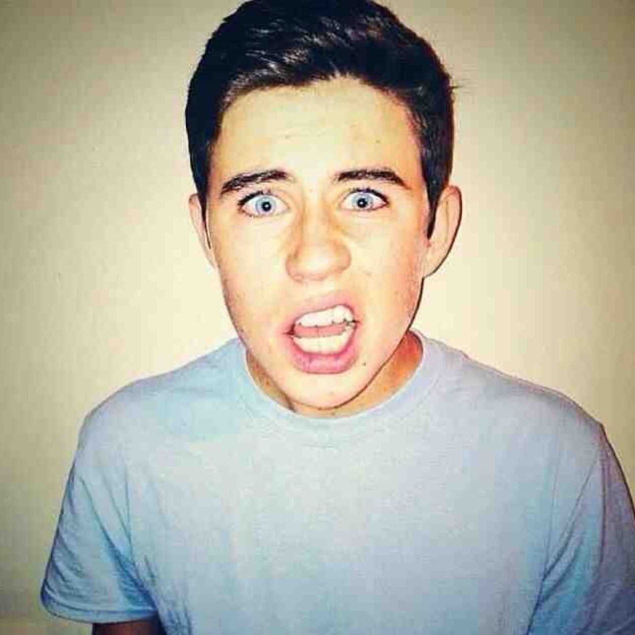 I would mean the world if @nashgrier followed me
