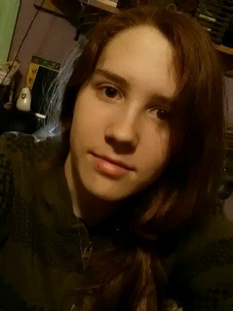 Just a girl with some art and some dreams. I love bands...