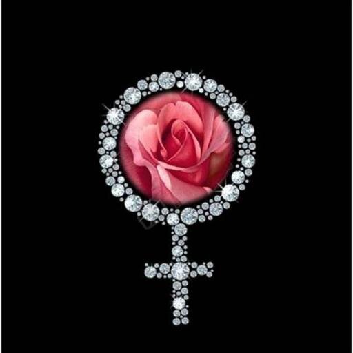 ingridcova's profile picture. Astróloga, cineasta y profesora de Astrología