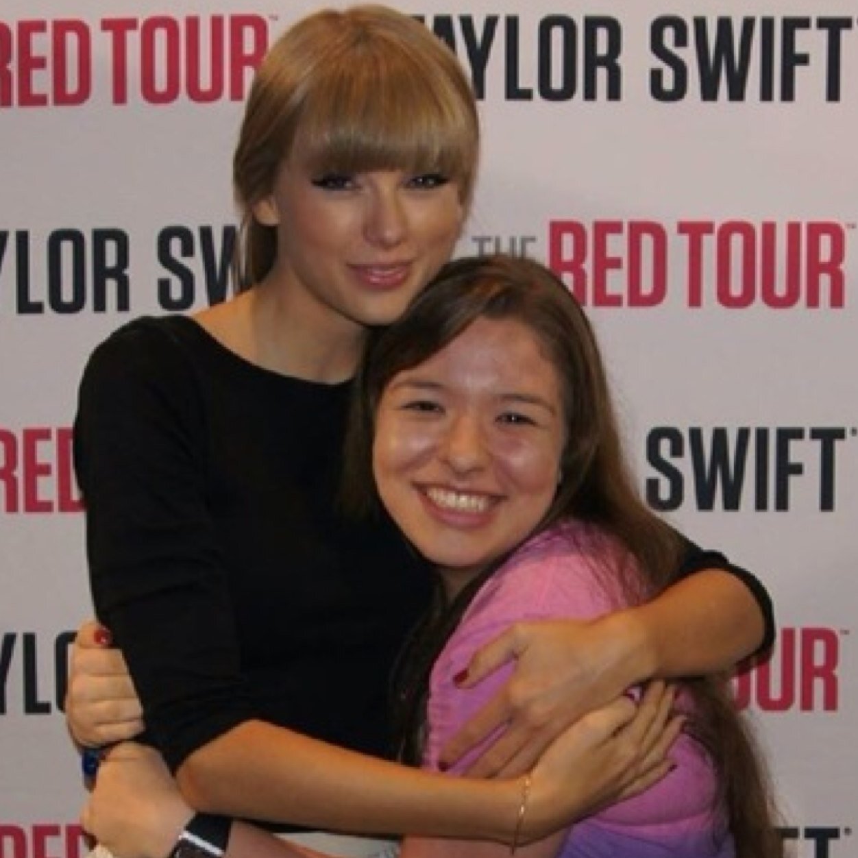 I'm not using this account anymore!!! Follow @DreamingSwiftie!!!!!!!!!!!
