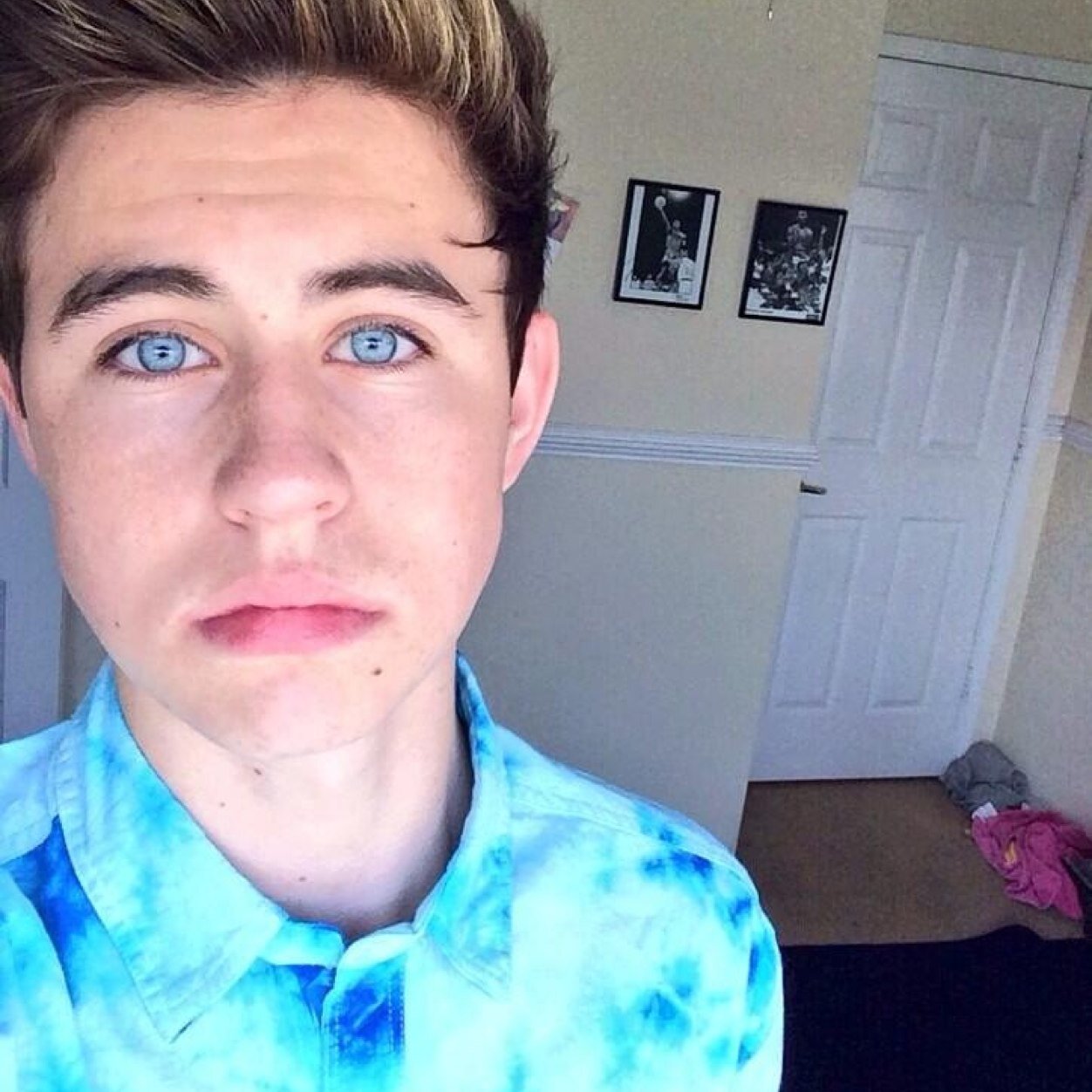 Free follow!
 go follow @Twerk4mebiebur she follows back!