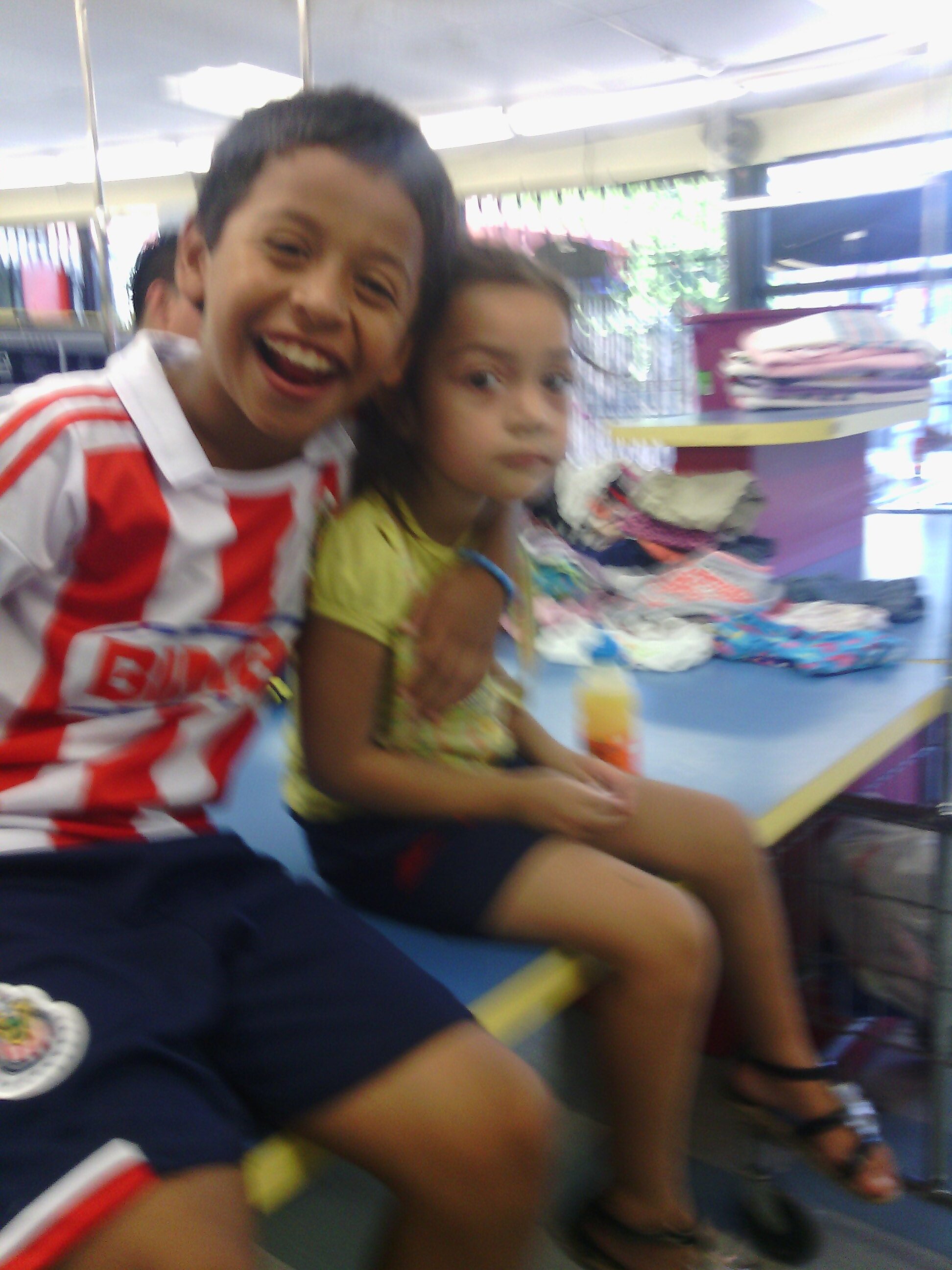 CHIVAS DE CORAZON 
MANCHESTER UNITED 
BARSELONA 

-Trabajo en Floracraft 
-Mi pasa tiempo seguir a CHIVAS