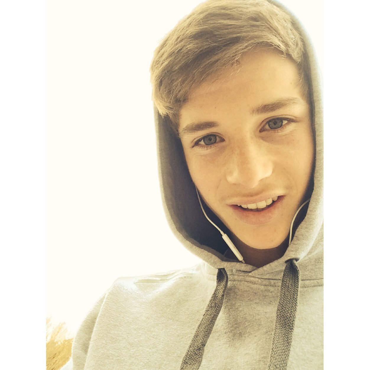 alexr_bell95's profile picture. 18 years old live in yeovil ride bmx ✌️skate follow me and I will follow you back.