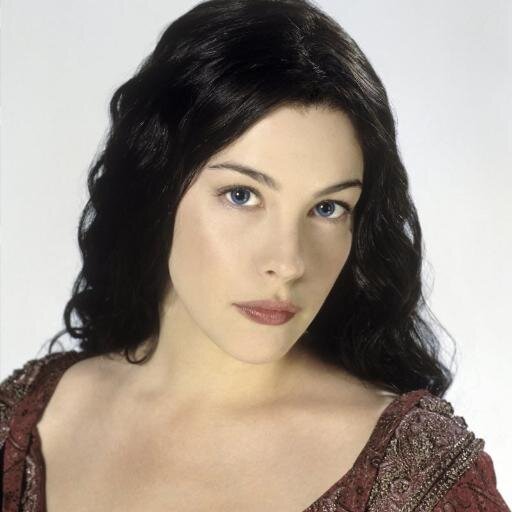 Arwen, peredhil hija de Elrond señor de Rivendel, reina y consorte del rey del Reino Unificado, Aragorn. Maratuldë marilmanna extranjero. #ESDLArol