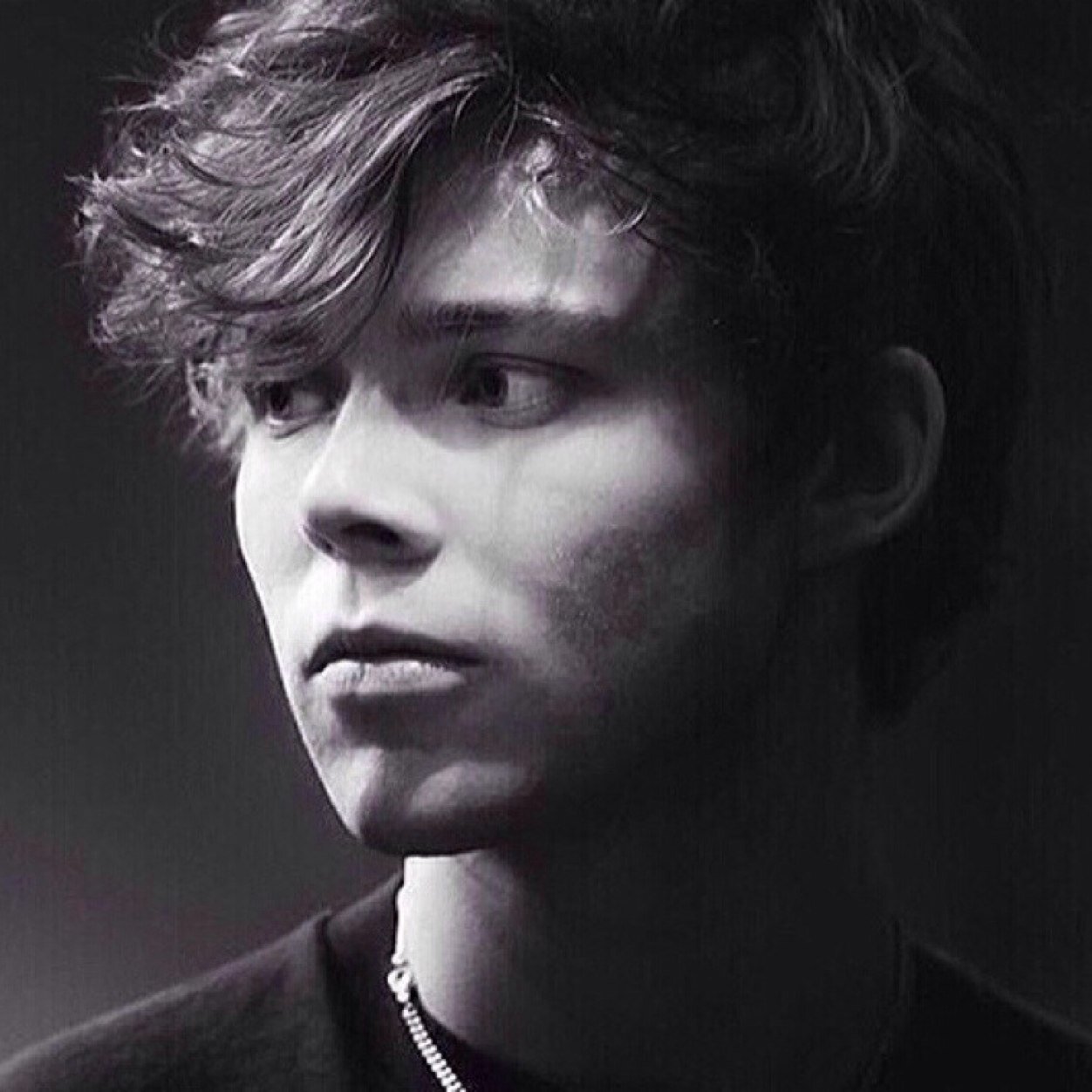 jenny_hemmo's profile picture. Bands, omg.