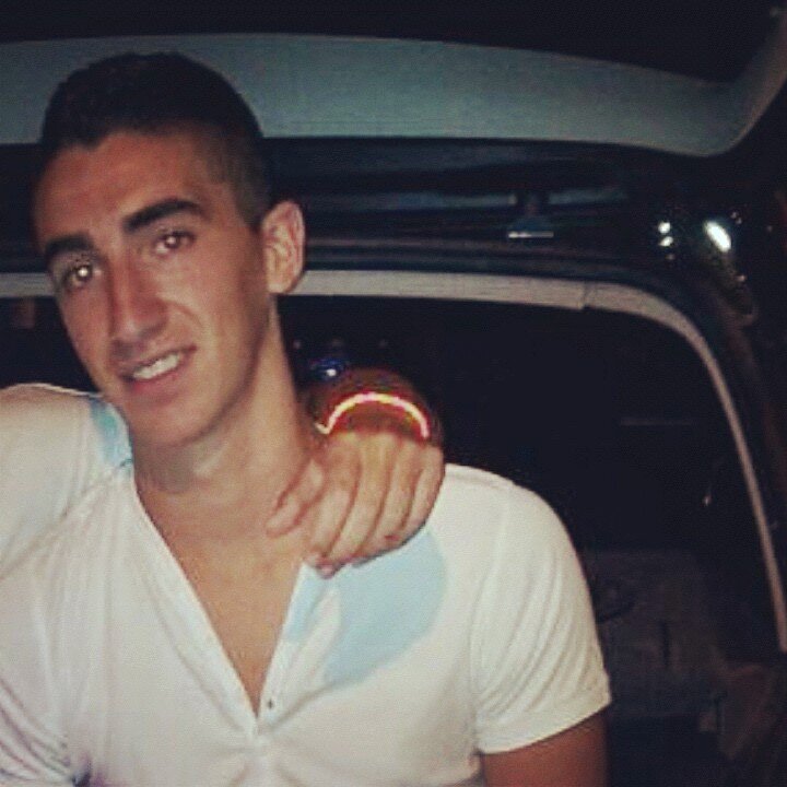 un hombre siempre debe vestirse por los pies , amigos de mis amigos , HUMILDA , FUERZA y RESPETO { Alcala del valle }