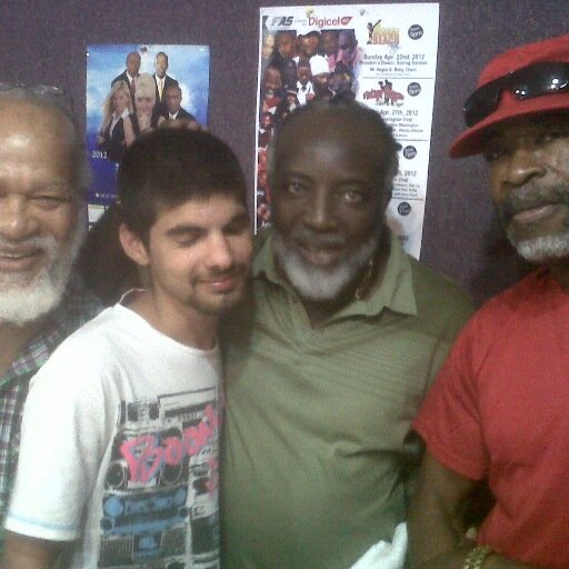 Monstapiece to de worls/HottFM http://t.co/ihnloUWiEg log on. Soca Reggae Dancehall Vintage n  Oldies to d worl
