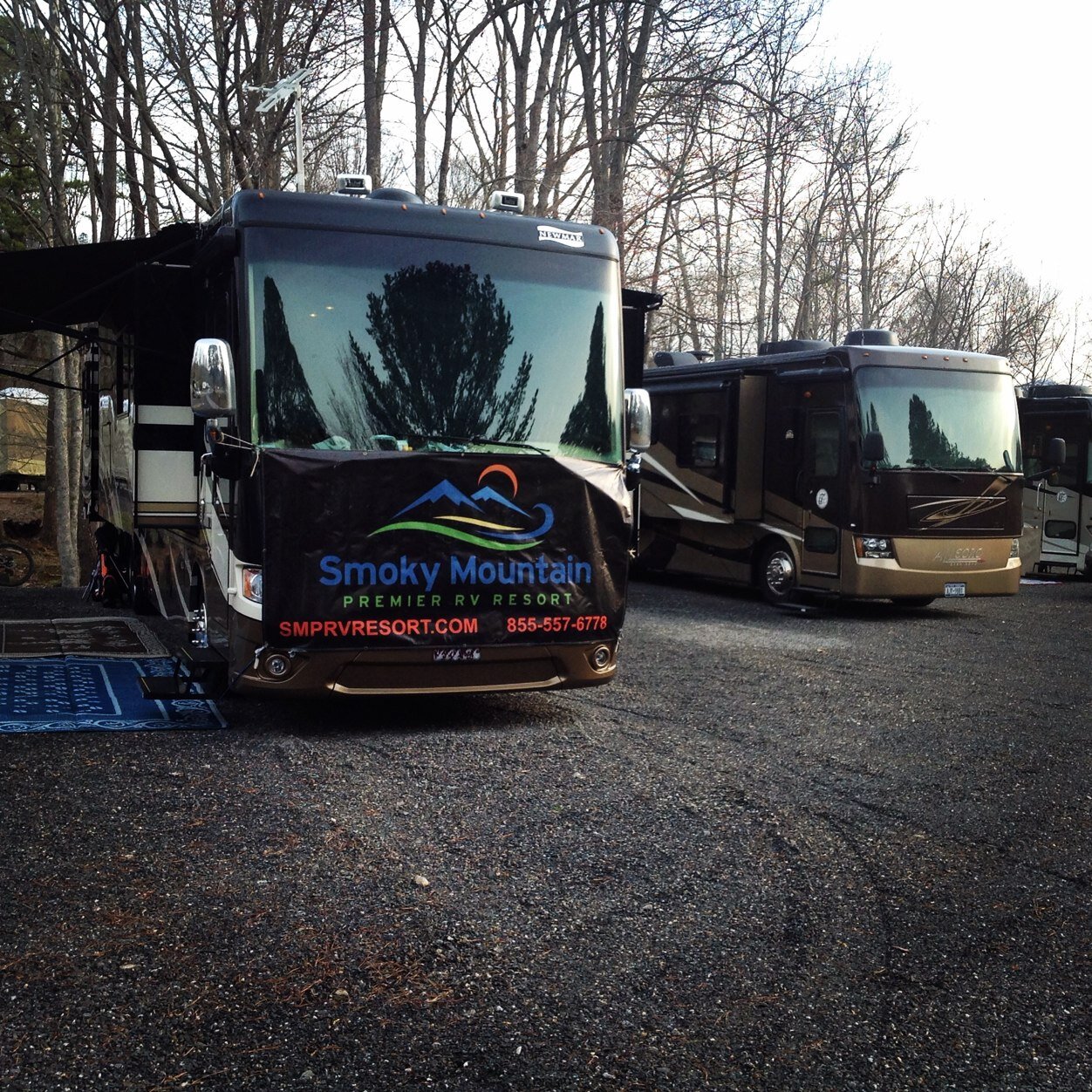 Brand new RV resort bordering the Great Smoky Mtns National Park outside Gatlinburg, TN. Gated, full hook ups, lazy river more at http://t.co/EMCI2eLbaA