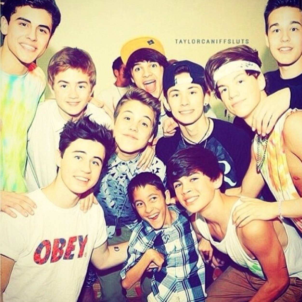Follow for the Magcon boys to come to Pittsburgh,PA Shoutouts appreciated!
*Remember your follow makes a difference*
