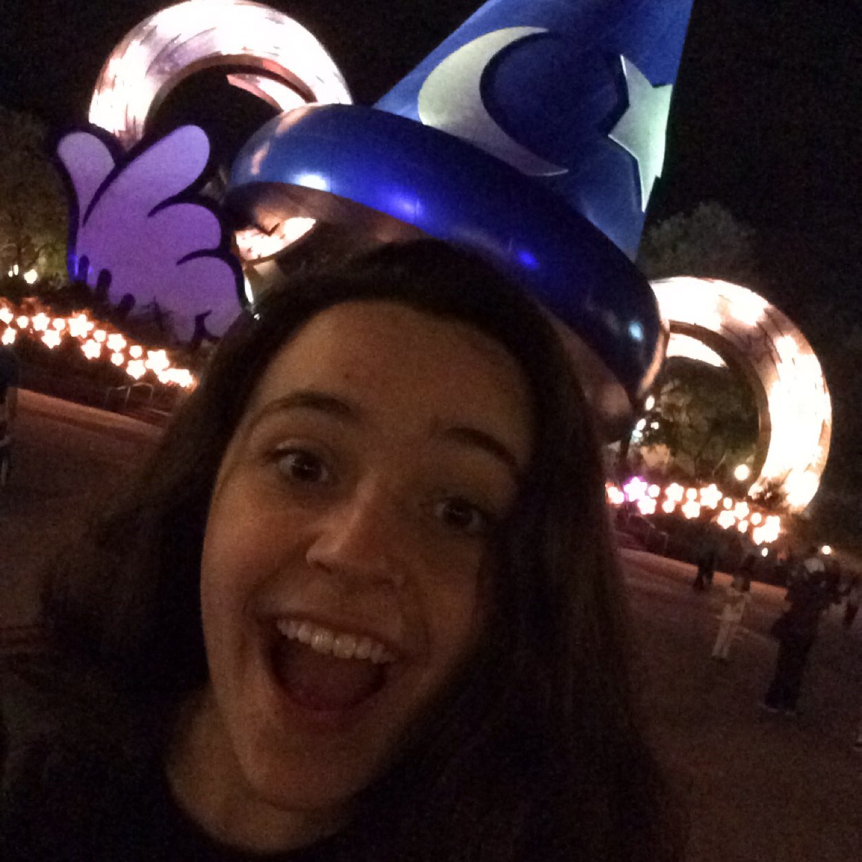 Estamos aqui para apoiar a mari! Ela é uma menina de 15 anos q canta muitao, mas tem vergonha! Canta pra gente tek! We lov ya ❤️