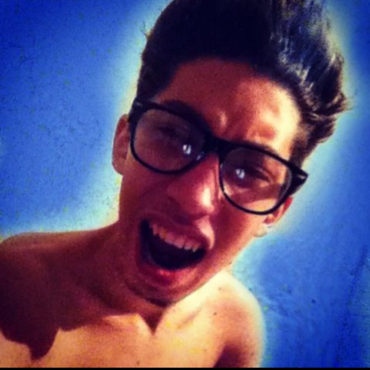 Quando tudo isso acabar ao teu lado eu quero estar.FC dedicado ao @pelanzarestar Dono:Alysson .Desde 12/05/2011
