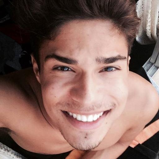 A distância é muito pouca pra nos separar, estamos dentro um do outro e sempre vamos estar @adamovich_igor
minha fic justemi http://t.co/Ayw6m2fjz6