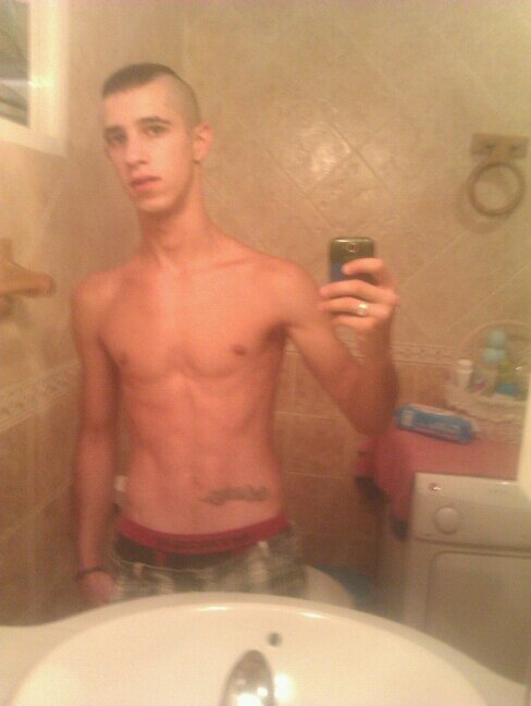 te necesito como un yonki necesita un gramo en la noche no quiero soñar porque nos separamos