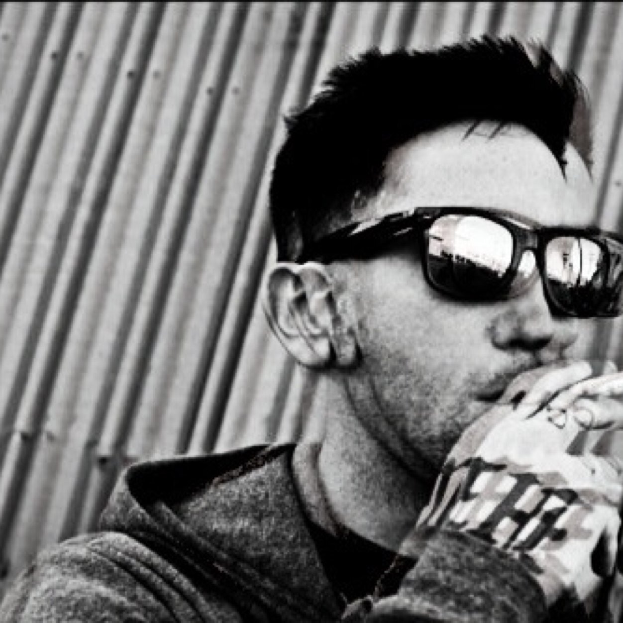 I sing in this band called Hollywood Undead, and I'm taken by this gorgeous Princess. [RP/FL account.]