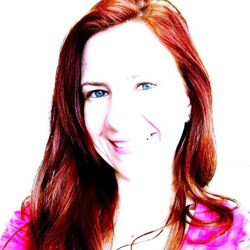 Web designer, artesã, empresária, produtora, mãe, esposa, filha, amiga, em breve: modelo e atriz. Cheia de sonhos e de vontades!