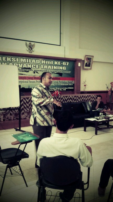 Alumni FH Unand| Pascasarjana Unisba| Doktoral Unpar|Ketua DKC Kwarcab Padang| Pengurus HMI Cab Padang| KAHMI Jabar |  Kejaksaan Tinggi Jabar
