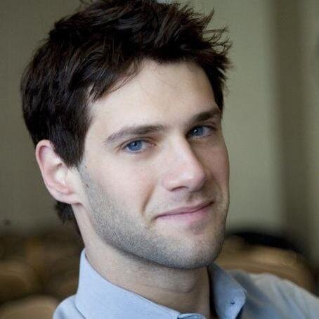 PianisteLupin's profile picture. Broadway pianist, composer, and vagabond. Lover of moonlit runs. Living the life with @MalusLupum, and trying to keep up with @LupineHeart. (#OC #RP #Werewolf)