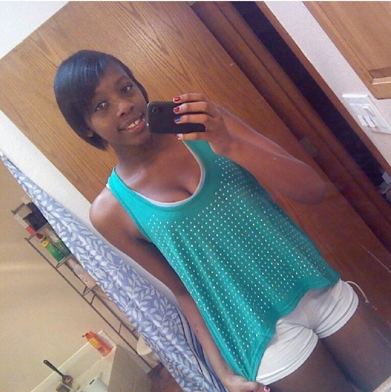 Your_BooThang's profile picture. Dont you worry your pretty little mind, people throw rocks at things that shine ♡