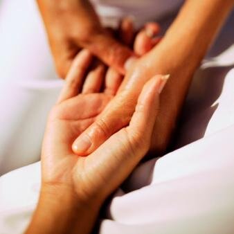 ACouplesMassage's profile picture. Taking time to reconnect with your partner, through encouraging and compassionate touch.