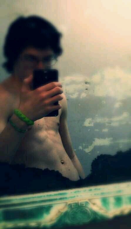 nikeiDentified's profile picture. I play guitar and I'm really nice I love people and I'm fun to hang with and I'm looking for band members hmu ❗