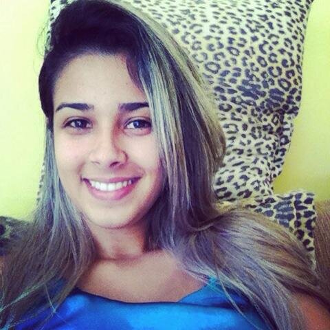 Mãe do Enzo, Ilan e Piná geminiana, capixaba, amante de MODA. Não trocaria minha vida por nenhuma outra. Cada um sabe a dor e a delícia de ser o que é!