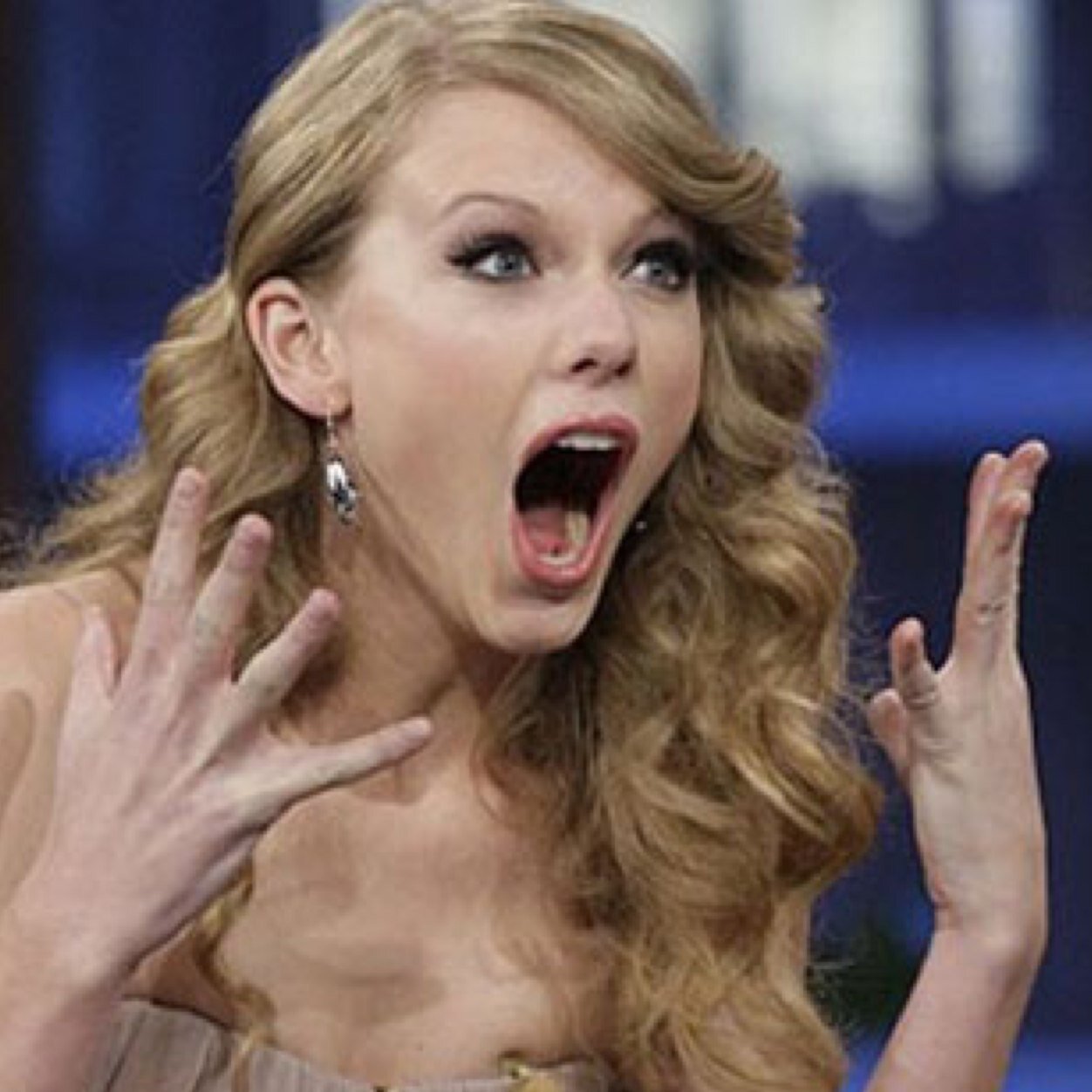 Can we all just stop for a moment and admire Taylor's hairflips?