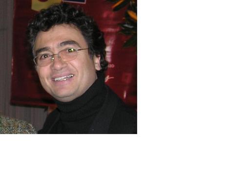 Padre de dos bellas hijas, ingeniero civil en informática, máster en sociedad de la información y del conocimiento, emprendedor de toda la vida