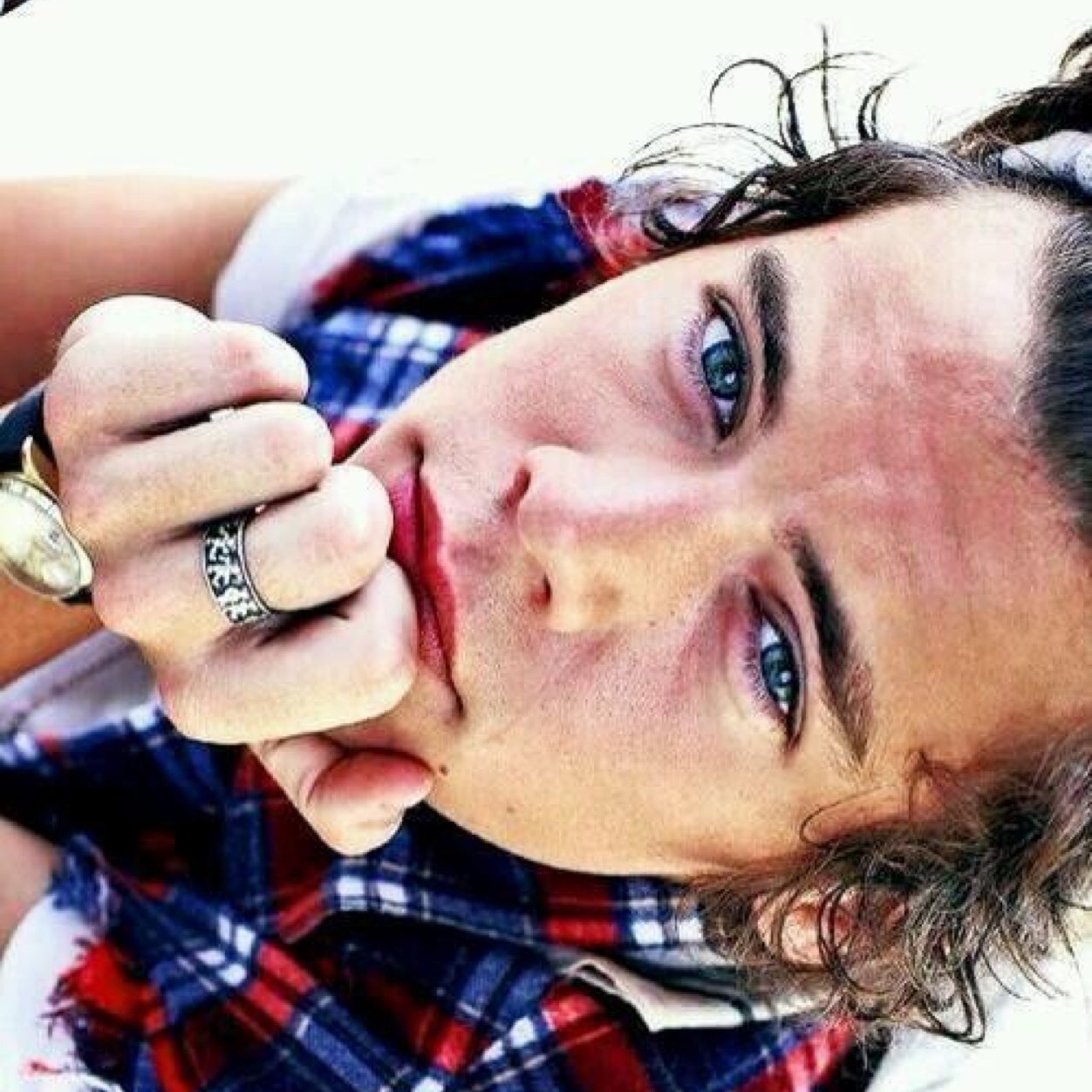 One direction, 5 seconds of summer fan account! Plase follow me! 0/5 0/4