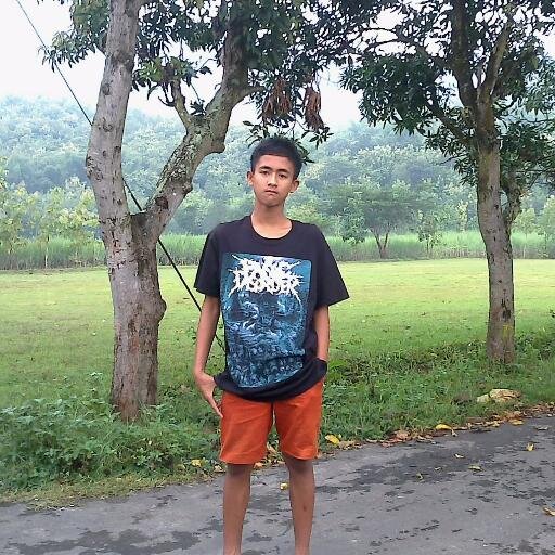 ..Mencintaimu adalah inginku, memilikimu adalah dambaku. meski jarak jadi pemisah, hati tak akan bisa terpisah.,
