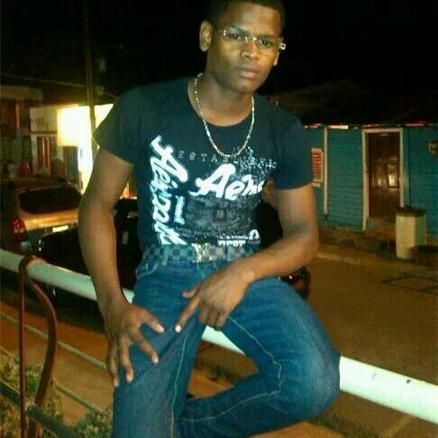 follow me y doy follow back. Yo me cotizo con el que se cotiza .... Me gustan las canciones de shadow blow , lapiz conciente el fother el poeta callejero