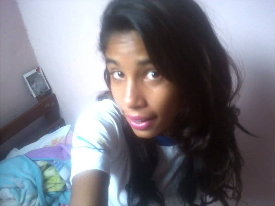 gosto da avril (diva) adoro lasanha e sou catolica , tenho 14 anos gosto de vine :)