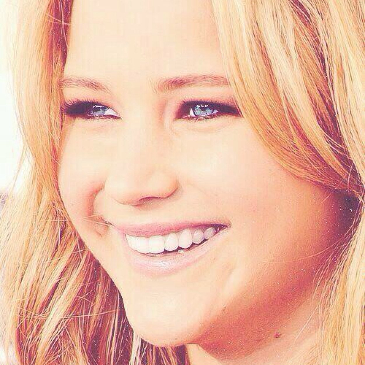 annabrravo's profile picture. I have armipt fat.Oh No!! It's armpit vaginas . -jLaw I love her so much ;D