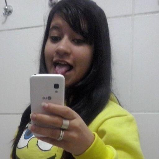 tenho 15 anos,namoro, gosto de vários tipos de música, animes, ler, Directioner e Tinista ♥
