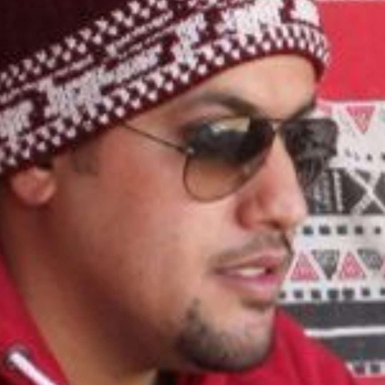 ‏ياللي دخلت بصفحتي مرحبا بك .. ترحيبة اللي يفرح بشوف غالي .. اهلا وسهلا يا سعادة جنابك .. قرب تفضل يالصديق المثالي ..