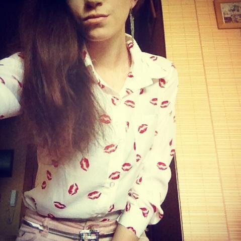 KatrenMilky's profile picture. И секс, и рок-н-ролл, и старый Ibanez…
Мой друг вчера умер, а сегодня воскрес.
Кефир и молоко,Тёртая морковь,
Спасает не любовь, а секс и рок-н-ролл!