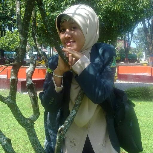 wanita taat dunia selamat